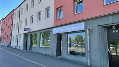 Lokal i Markplan med stora skyltfönster, lämpar sig bra som butik eller kontor